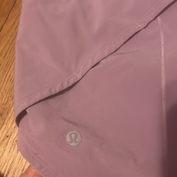 Lululemon Speed up shorts, Size 8, inches,perfect condition - Picture 4 of 4